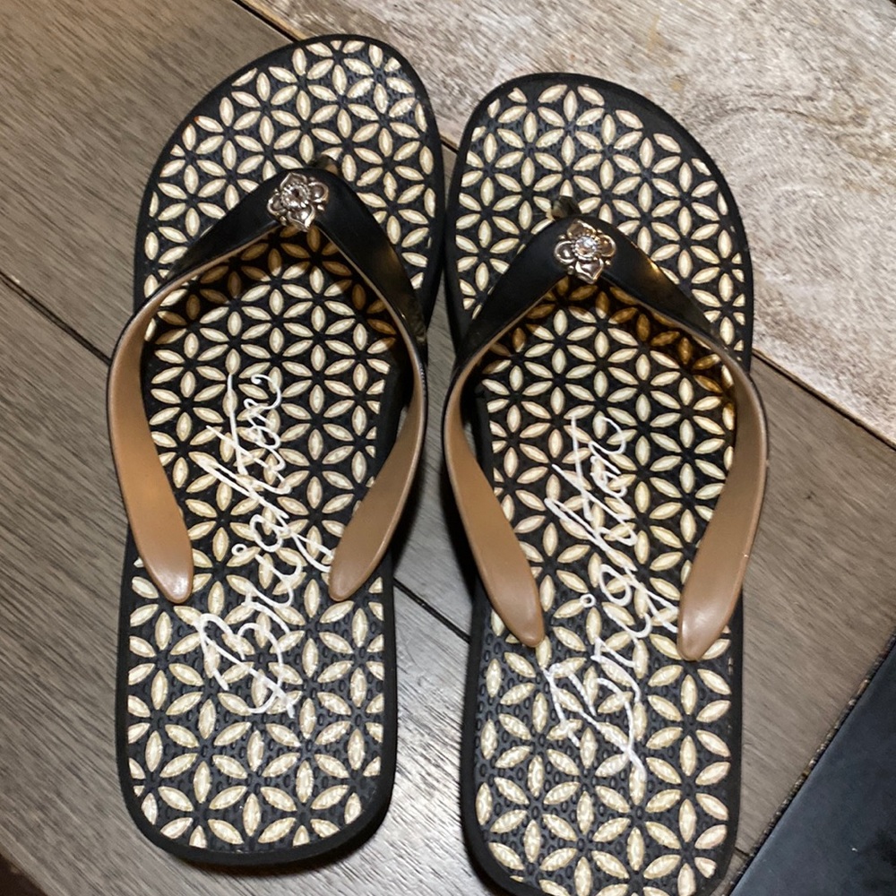 Used, but fair. Fit size 7/8 women. Good for summer